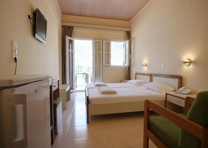 Ionis Hotel 2*